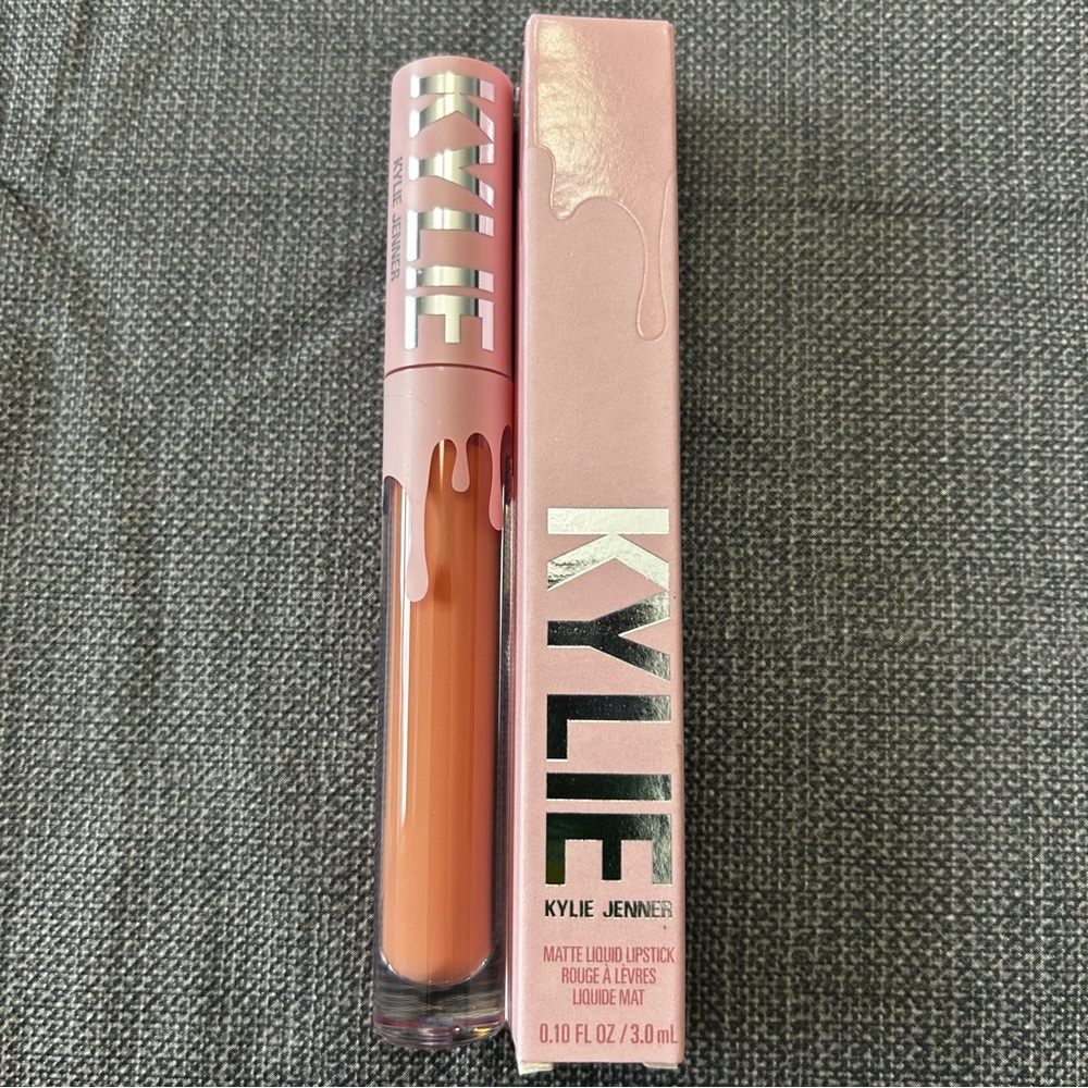 Kylie Matte Liquid Lipstick in #820 Another Day, Another Nude NEW